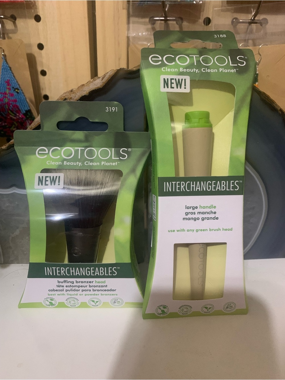 ecotools Interchangeables Large Handle and Buffing Bronzer Head in Green and Tan